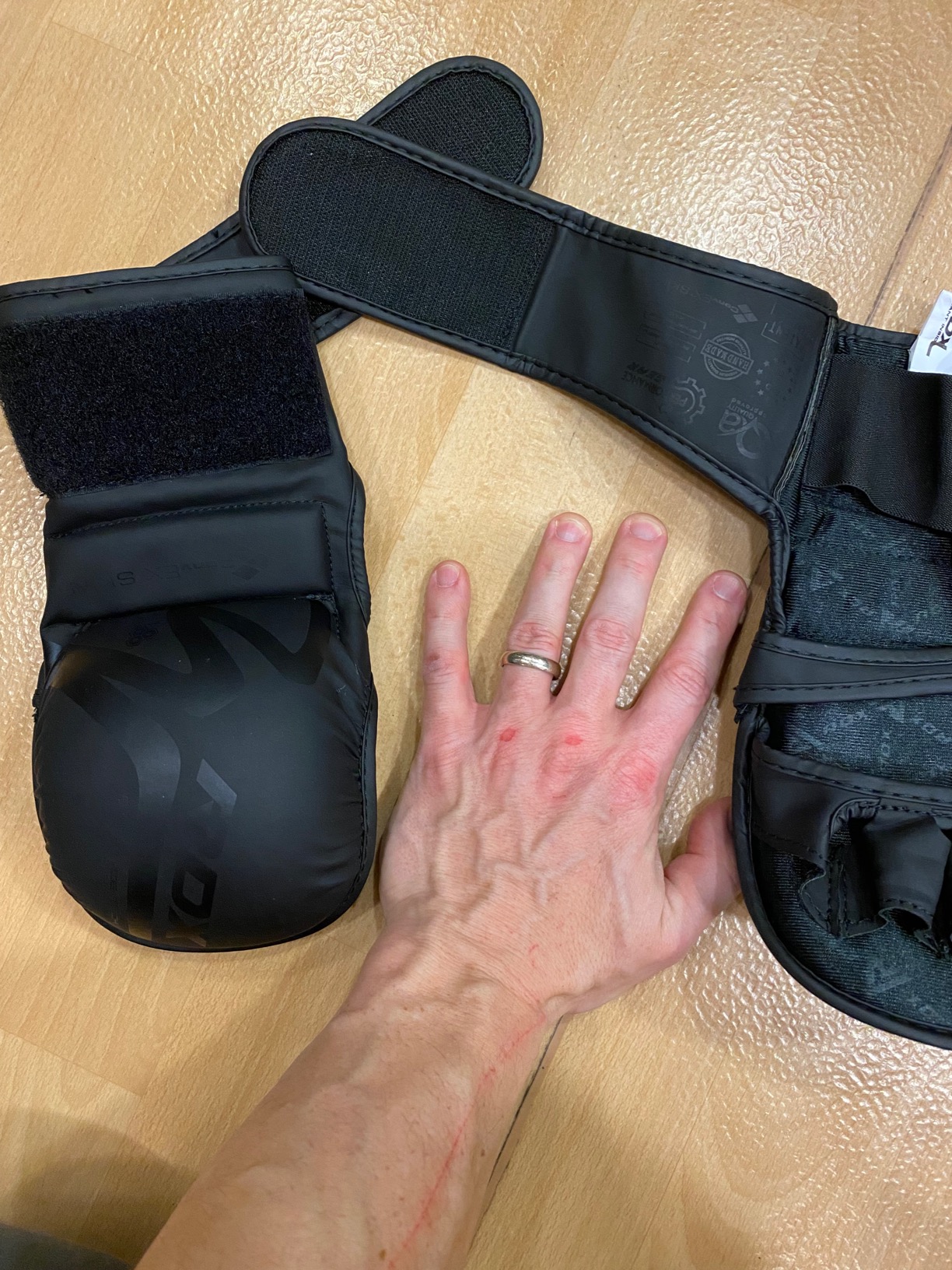 Solide Handschuhe